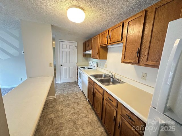 9520 Shannon Green Drive E, Charlotte, NC 28213