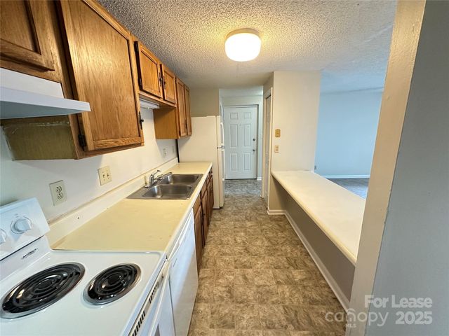 9520 Shannon Green Drive E, Charlotte, NC 28213