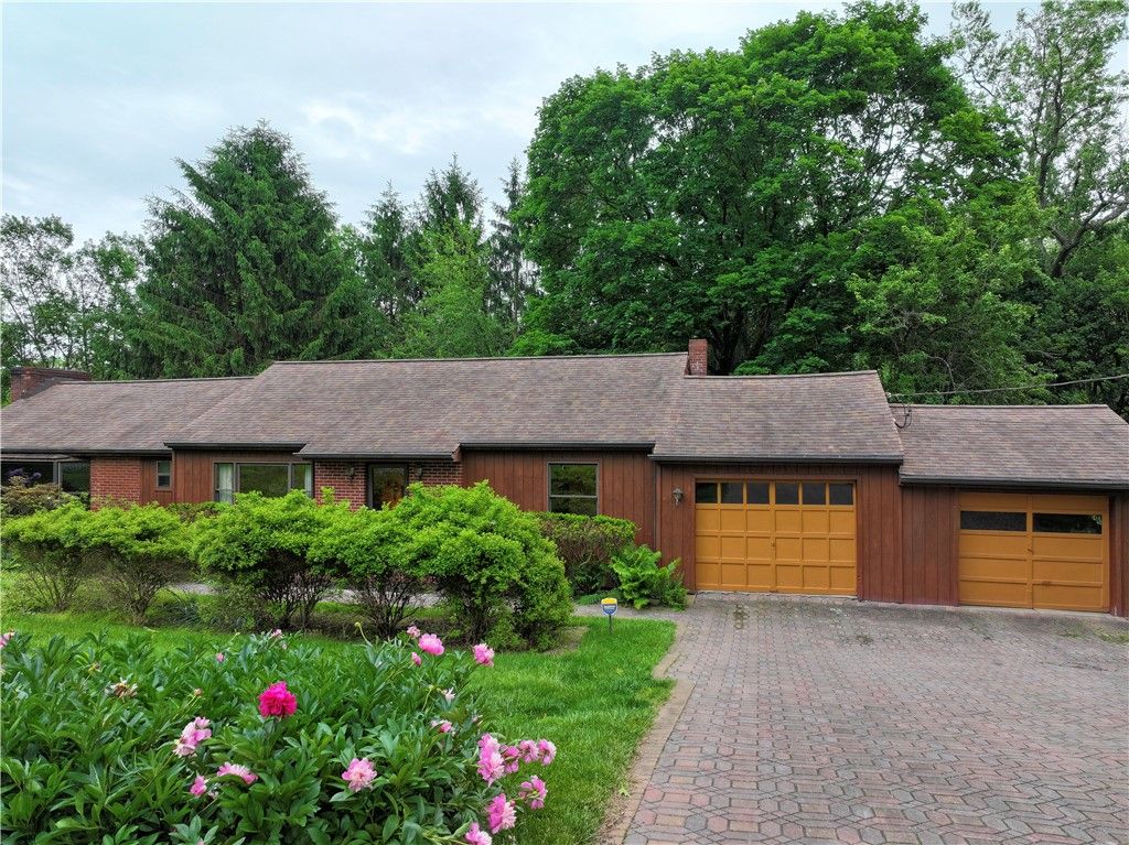 652 Camp Meeting, Bell Acres, PA 15143