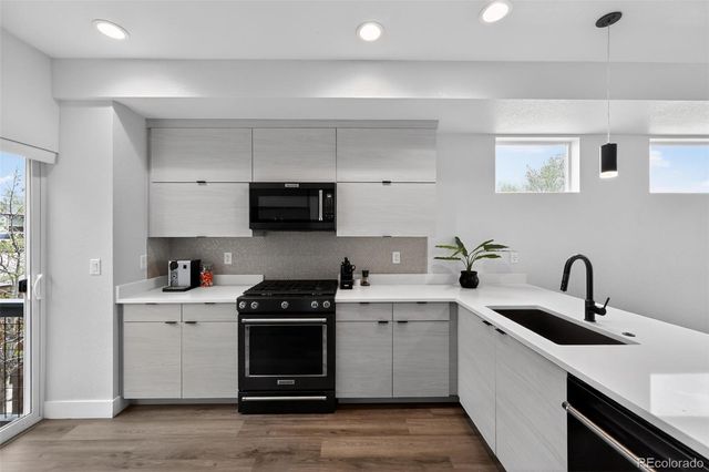 3401 W 63rd Place, Denver, CO 80221