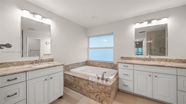 3744 Oak Ridge Cir, Weston, FL 33331