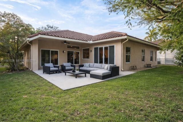 3744 Oak Ridge Cir, Weston, FL 33331