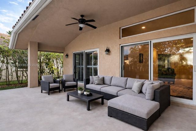 3744 Oak Ridge Cir, Weston, FL 33331