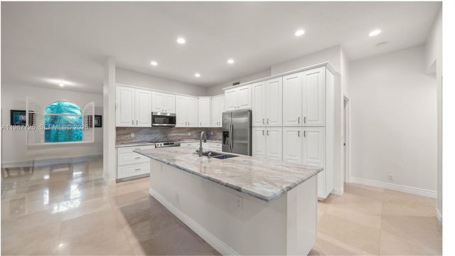 3744 Oak Ridge Cir, Weston, FL 33331