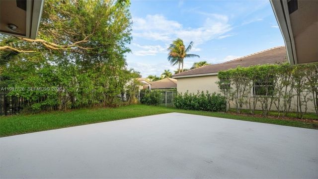 3744 Oak Ridge Cir, Weston, FL 33331