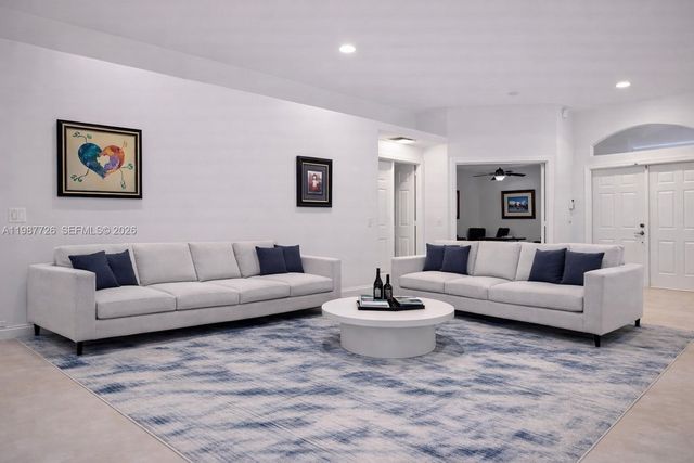 3744 Oak Ridge Cir, Weston, FL 33331