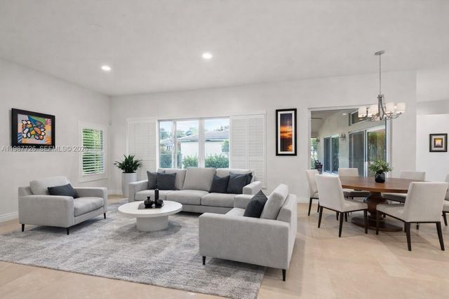 3744 Oak Ridge Cir, Weston, FL 33331