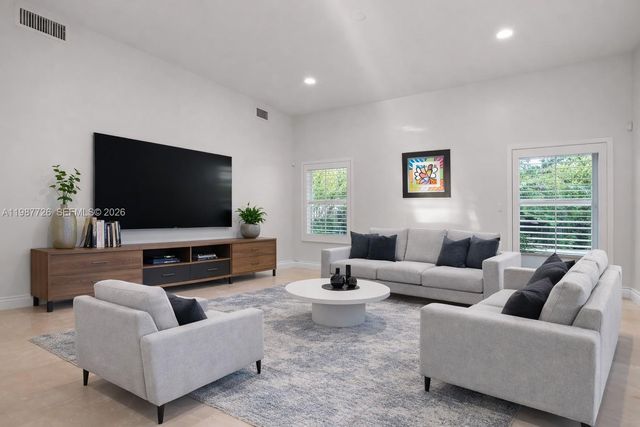 3744 Oak Ridge Cir, Weston, FL 33331