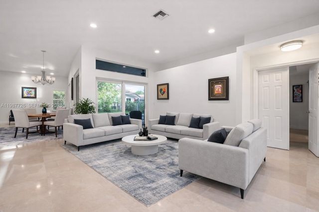 3744 Oak Ridge Cir, Weston, FL 33331