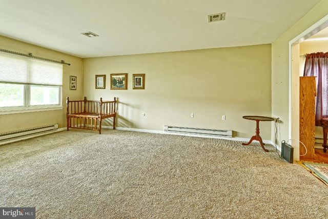 96 HUNTINGTON DR, Southampton, NJ 08088