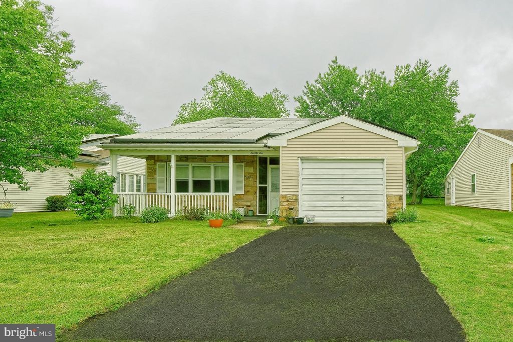 96 HUNTINGTON DR, Southampton, NJ 08088