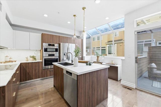 1172 La Rochelle Terrace C, Sunnyvale, CA 94089