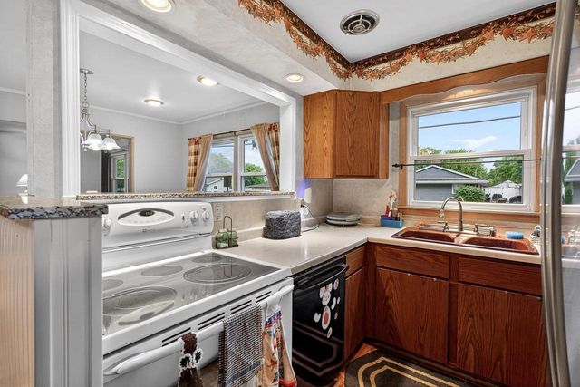 4313 School Road, Madison, WI 53704