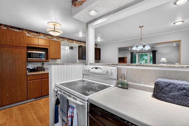 4313 School Road, Madison, WI 53704