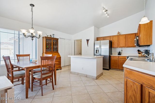 7239 W Silver Sand Drive, Tucson, AZ 85743