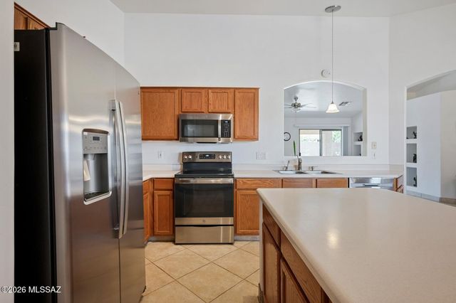 7239 W Silver Sand Drive, Tucson, AZ 85743