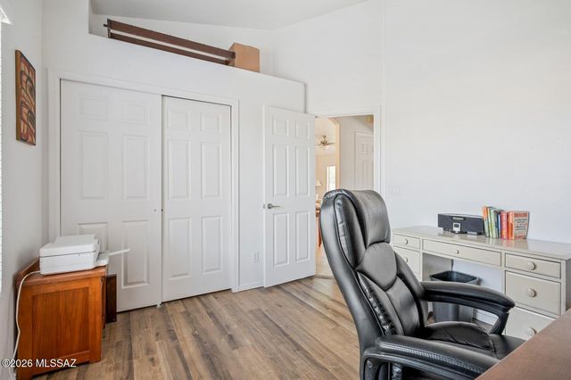 7239 W Silver Sand Drive, Tucson, AZ 85743