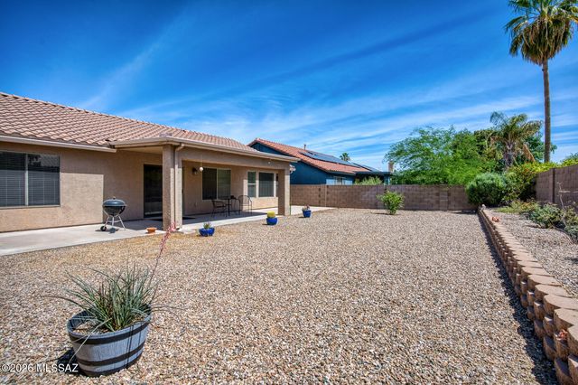 7239 W Silver Sand Drive, Tucson, AZ 85743