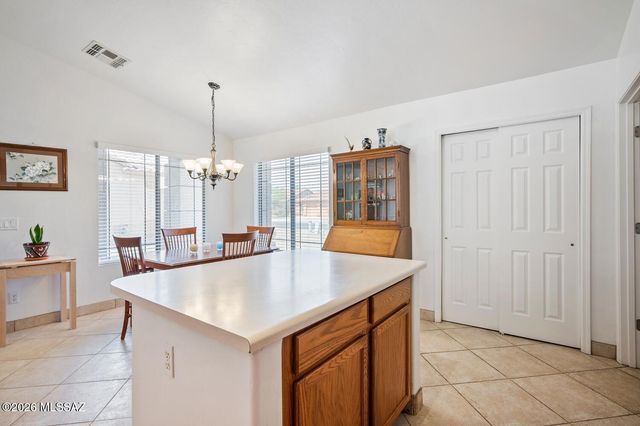 7239 W Silver Sand Drive, Tucson, AZ 85743