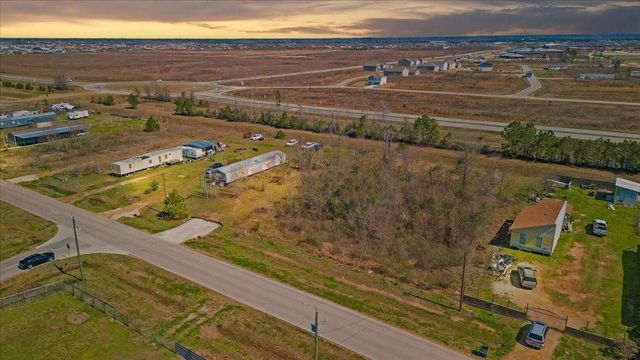 460 County Road 3570, Cleveland, TX 77327