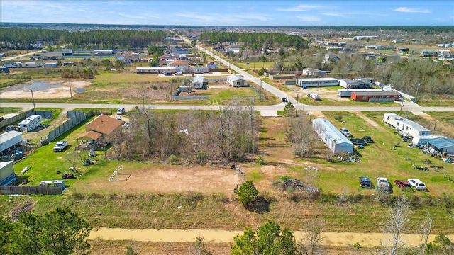 460 County Road 3570, Cleveland, TX 77327