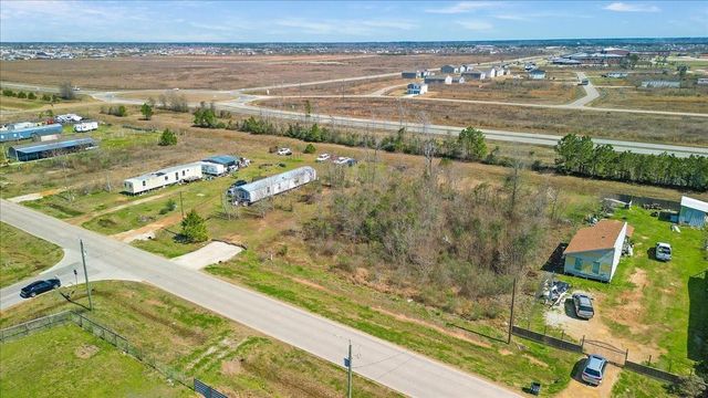 460 County Road 3570, Cleveland, TX 77327