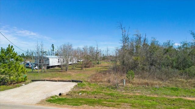 460 County Road 3570, Cleveland, TX 77327