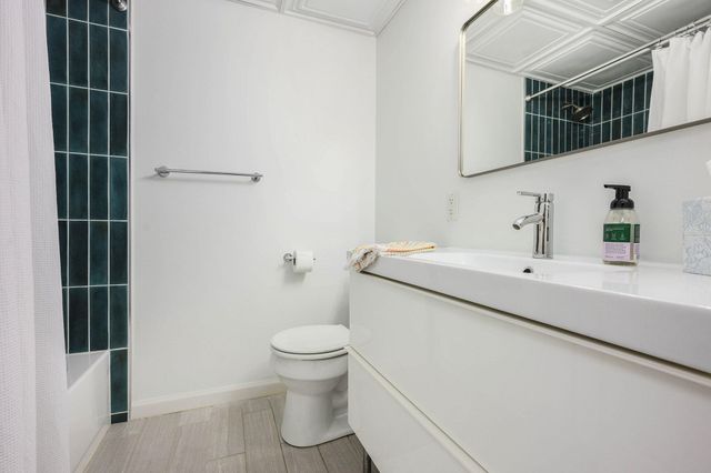 332 Club View Drive, Kalamazoo, MI 49009