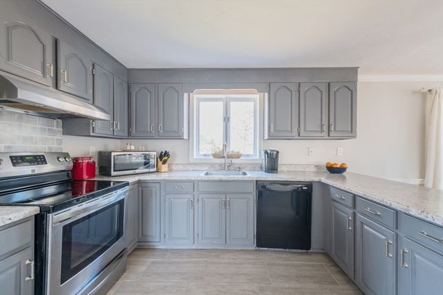 51 Kathleen Dr, Plymouth, MA 02360