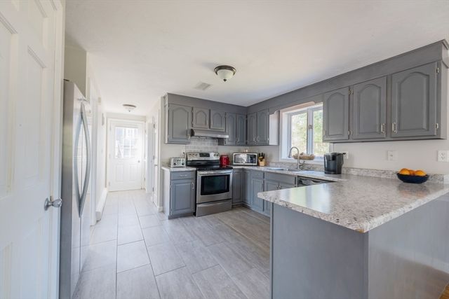 51 Kathleen Dr, Plymouth, MA 02360