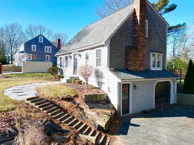 51 Kathleen Dr, Plymouth, MA 02360