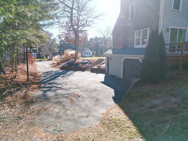 51 Kathleen Dr, Plymouth, MA 02360