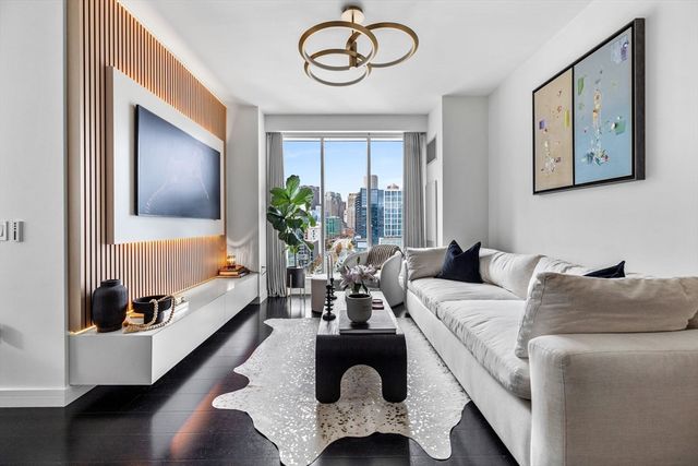 150 Seaport Blvd 14B, Boston, MA 02210