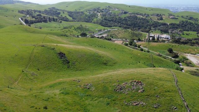 3463 Calaveras Road, Milpitas, CA 95035