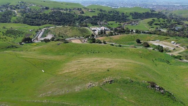 3463 Calaveras Road, Milpitas, CA 95035