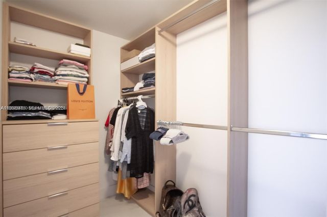 16385 Biscayne Blvd 719, North Miami Beach, FL 33160