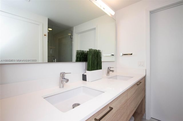 16385 Biscayne Blvd 719, North Miami Beach, FL 33160