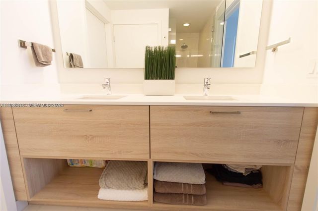 16385 Biscayne Blvd 719, North Miami Beach, FL 33160