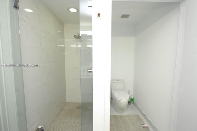 16385 Biscayne Blvd 719, North Miami Beach, FL 33160