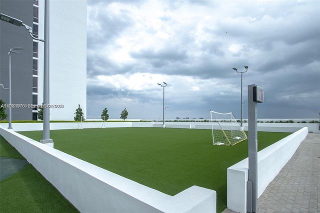 16385 Biscayne Blvd 719, North Miami Beach, FL 33160