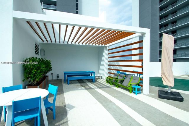 16385 Biscayne Blvd 719, North Miami Beach, FL 33160