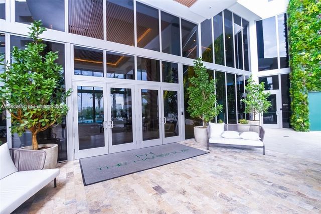 16385 Biscayne Blvd 719, North Miami Beach, FL 33160