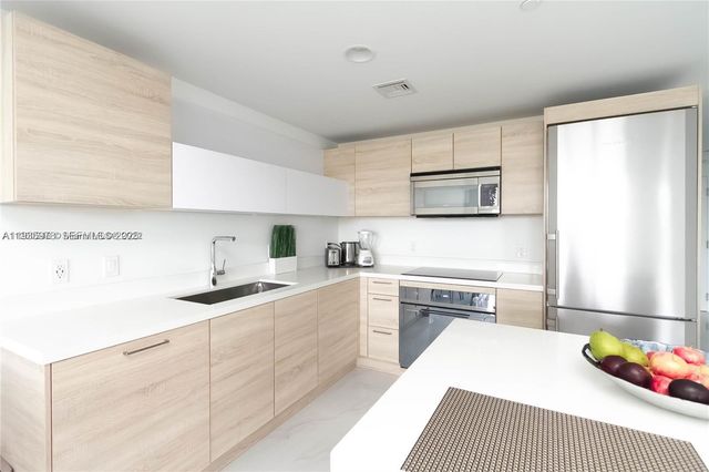 16385 Biscayne Blvd 719, North Miami Beach, FL 33160