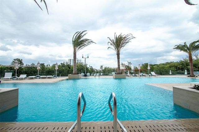 16385 Biscayne Blvd 719, North Miami Beach, FL 33160