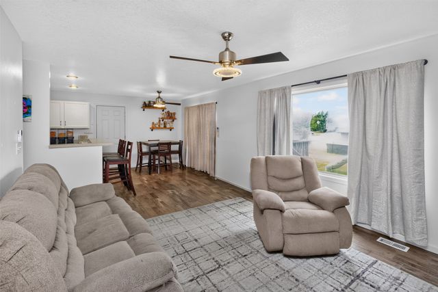 1624 3rd Avenue SE, Altoona, IA 50009
