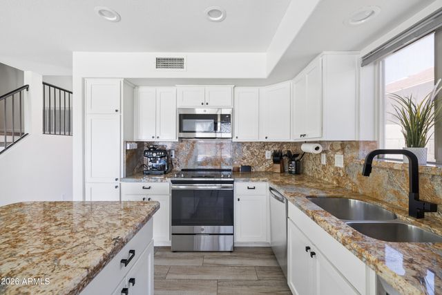 4323 E LONE CACTUS Drive, Phoenix, AZ 85050