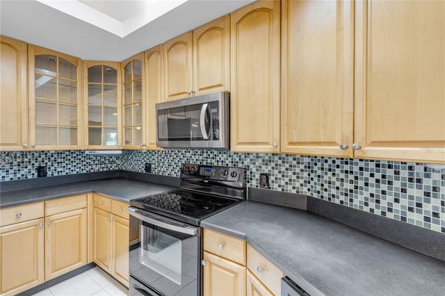 320 DUE EAST STREET, New Smyrna Beach, FL 32169