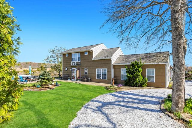 70 Featherbed Lane, Oakdale, NY 11769