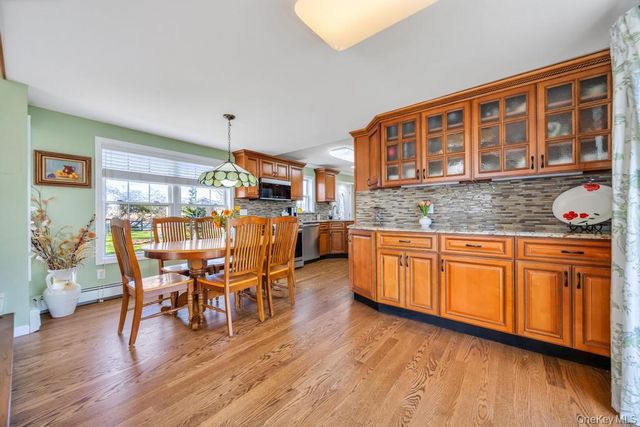70 Featherbed Lane, Oakdale, NY 11769