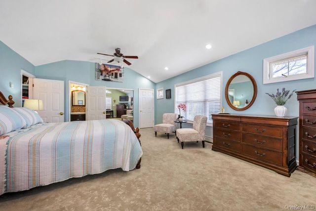 70 Featherbed Lane, Oakdale, NY 11769